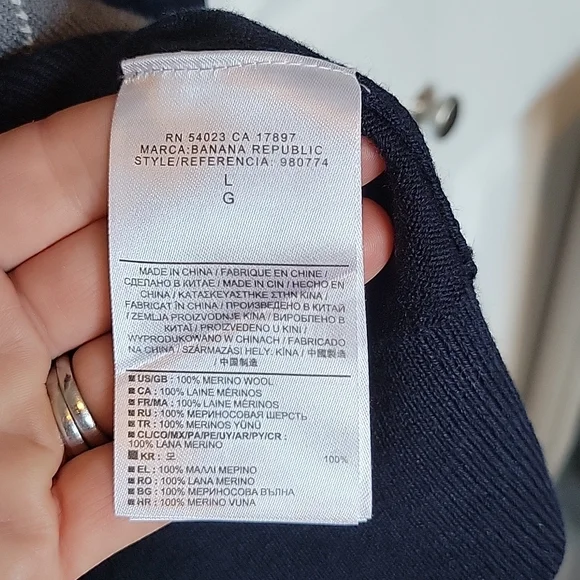 4/$20 BR Men's sweater - Picture 4 of 4